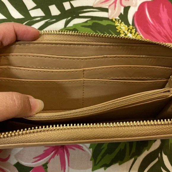 Mango Wallet - Picture 4 of 8